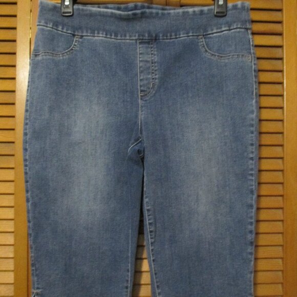 Chico's capris pedal pushers denim blue pull on with stretch size L (2) - Picture 1 of 7